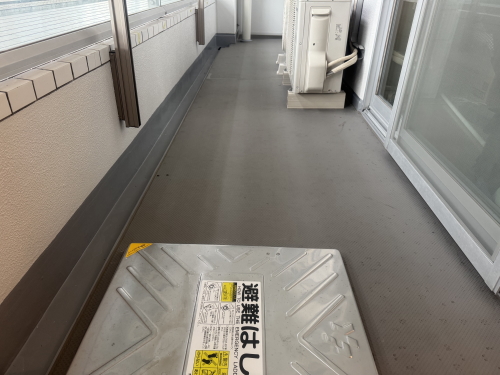 SEKISUIクレガーレ スムーズタイル ラスティックグレー(TB26RG)施工バルコニー