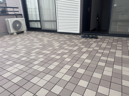 TOTOバーセア　MT03　セサミブラウン　施工バルコニー