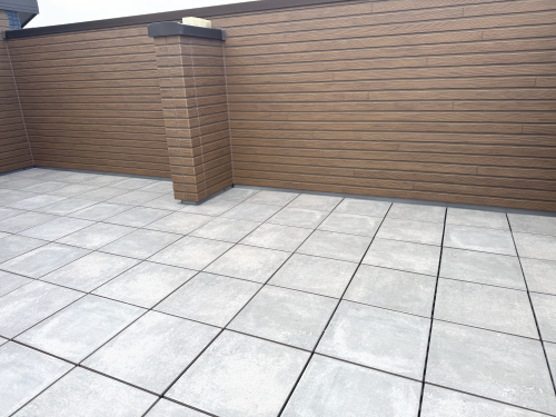 バルコニー・ベランダフラット（床上げ）デッキAQUGA（アクーガ）　RIN-2　（リナータ）　施工バルコニー