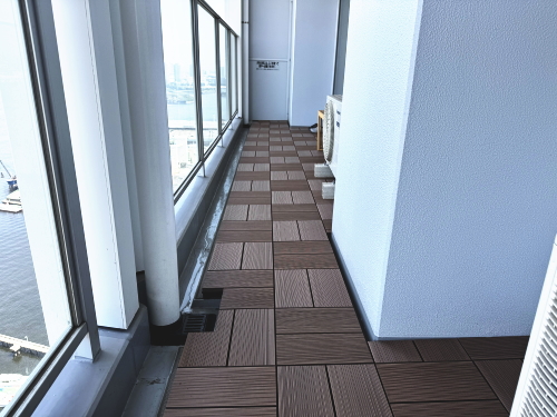 ハンディテクノ　人口木デッキ（Eデッキ）施工バルコニー