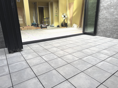 バルコニー・ベランダフラット（床上げ）デッキAQUGA　RIN-2　（リナータ）　施工