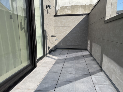 バルコニー・ベランダフラット（床上げ）デッキAQUGA　RIN-2　（リナータ）　施工バルコニー