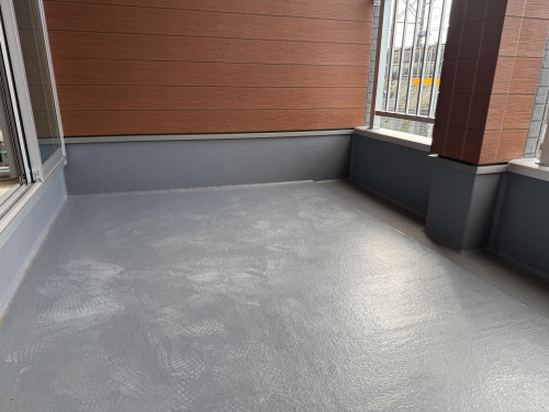 バルコニー・ベランダフラット（床上げ）デッキAQUGA　モストホワイト（MW）　施工バルコニー