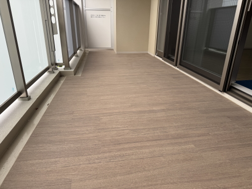 SEKISUIクレガーレ　ヴェルクラッセ　プライムアイボリー（TB29PI)施工バルコニー