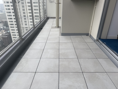 TOTOバーセア　MU04/300　ベイクホワイト　施工バルコニー