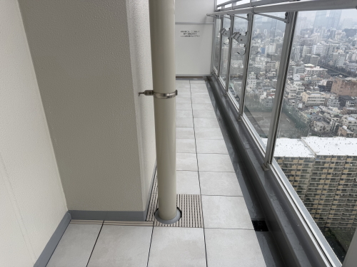 TOTOバーセア　MU04/300　ベイクホワイト　施工バルコニー