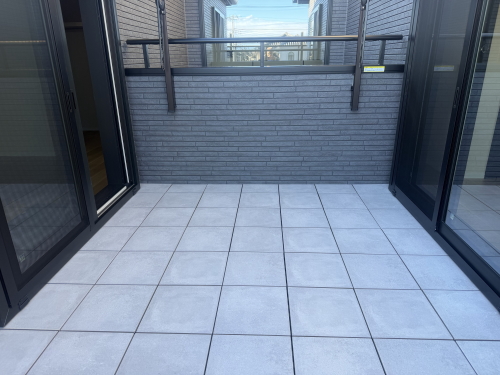 バルコニー・ベランダフラット（床上げ）デッキAQUGA（アクーガ）RIN-1　（リナータ）　施工バルコニー