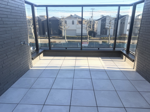 バルコニー・ベランダフラット（床上げ）デッキAQUGA（アクーガ）RIN-1　（リナータ）　施工