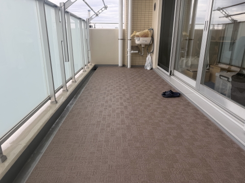 TOTOバーセア　MU01/300・MU02/150　ベイクベージュ・ベイクシェンナ　施工バルコニー