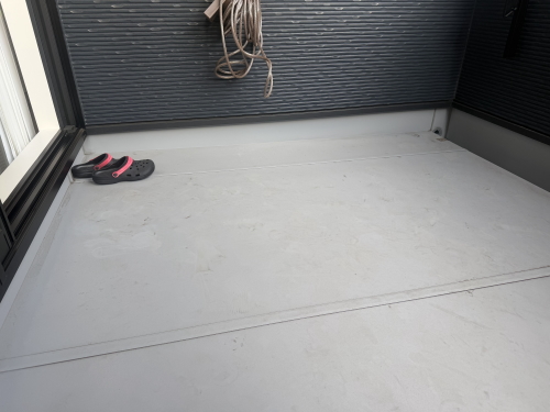 バルコニー・ベランダフラット（床上げ）デッキAQUGA　ペールグレー（PG）　施工バルコニー