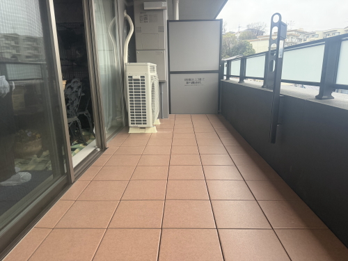 バルコニー・ベランダフラット（床上げ）デッキAQUGA　S-606　（プリモス）　施工バルコニー