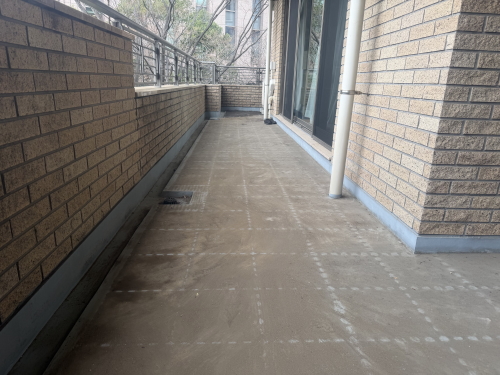 TOTOバーセア　MU01/300　ベイクベージュ　施工バルコニー