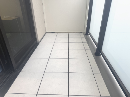 バルコニー・ベランダフラット（床上げ）デッキAQUGA（アクーガ）XE-101（ジータ）　施工バルコニー